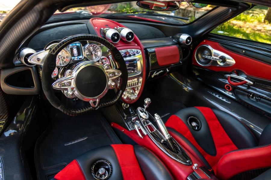 Интерьер Pagani Huayra Pacchetto Tempesta (57/100) 2019 года  (фото 9 из 21)